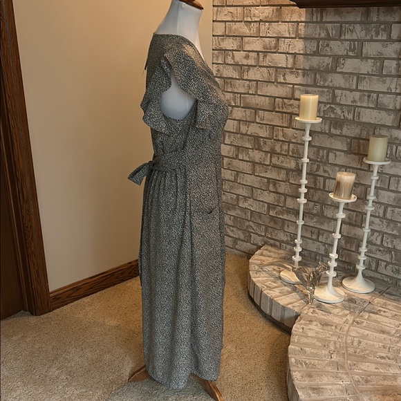 Sienna Sky Gray Casual V-Neck Cap Sleeve Midi Dress - Picture 3 of 7